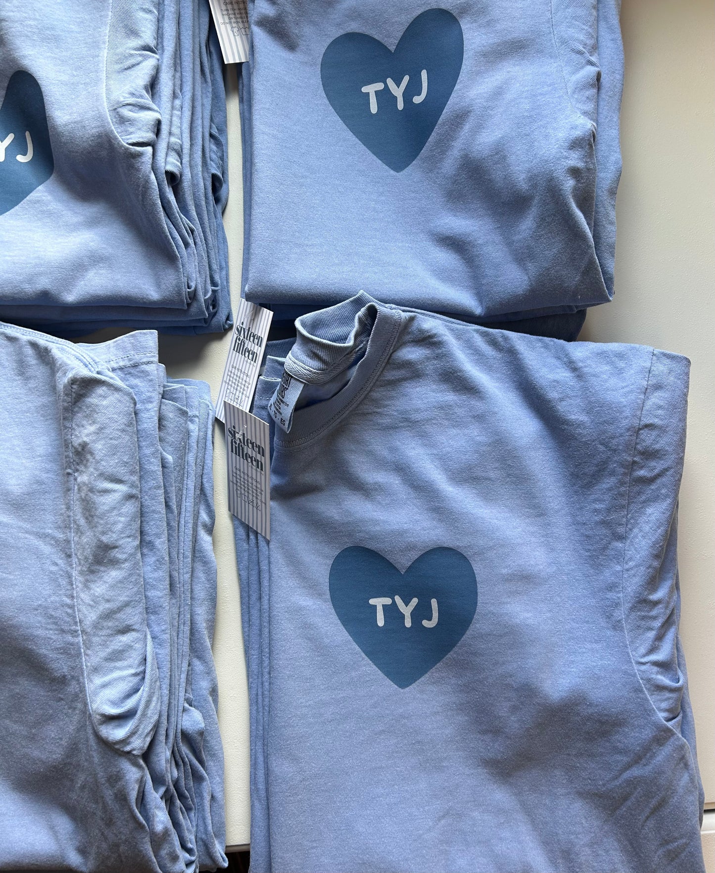 TYJ Comfort Colors GraphicTtee, washed denim